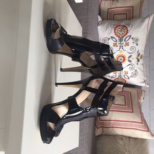 Black patent leather & leather Nine West pump